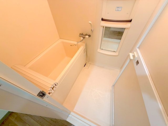 バス・シャワールーム　広めのお風呂は一日の疲れを癒してくれます。