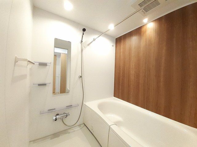 バス・シャワールーム　コンパクトで使いやすいお風呂です