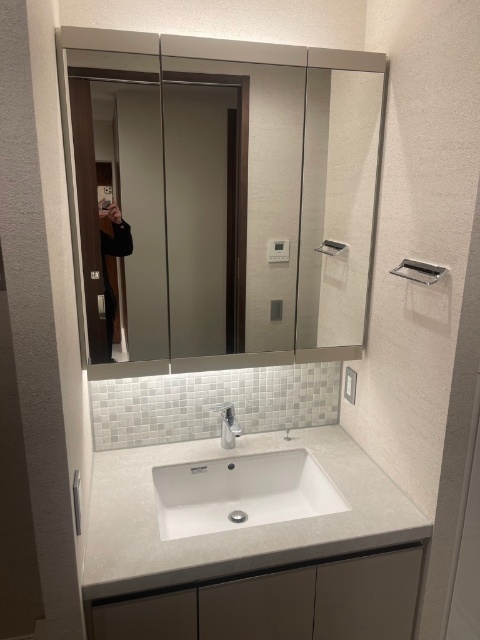 洗面設備　独立洗面台です