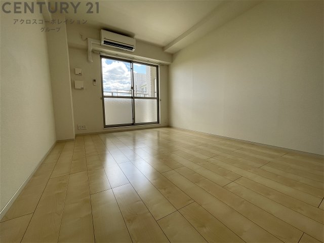 居室・リビング　エアコン付き8.3帖の洋室です♪