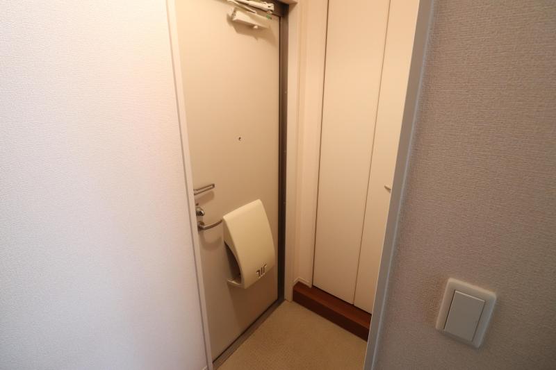 玄関　大きなシューズボックスが付いた玄関