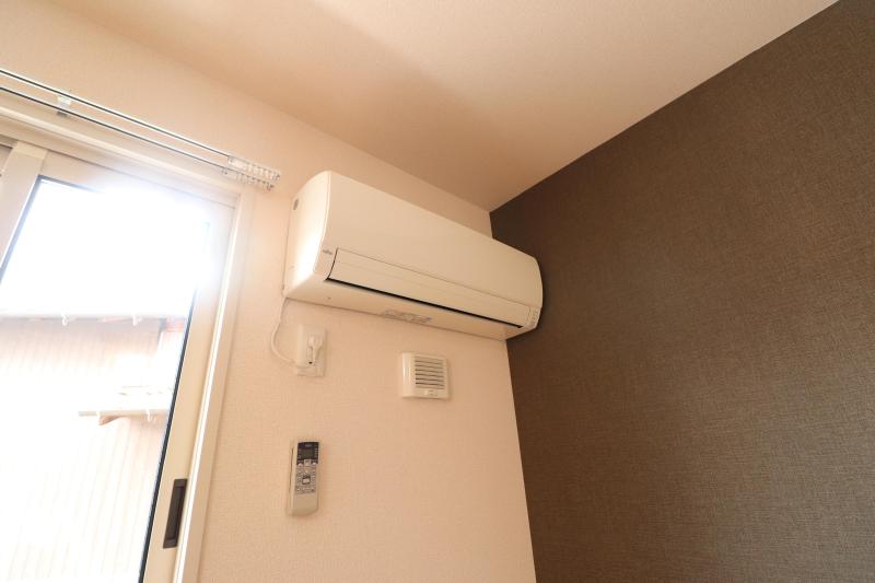 その他設備　洋室はエアコン付き