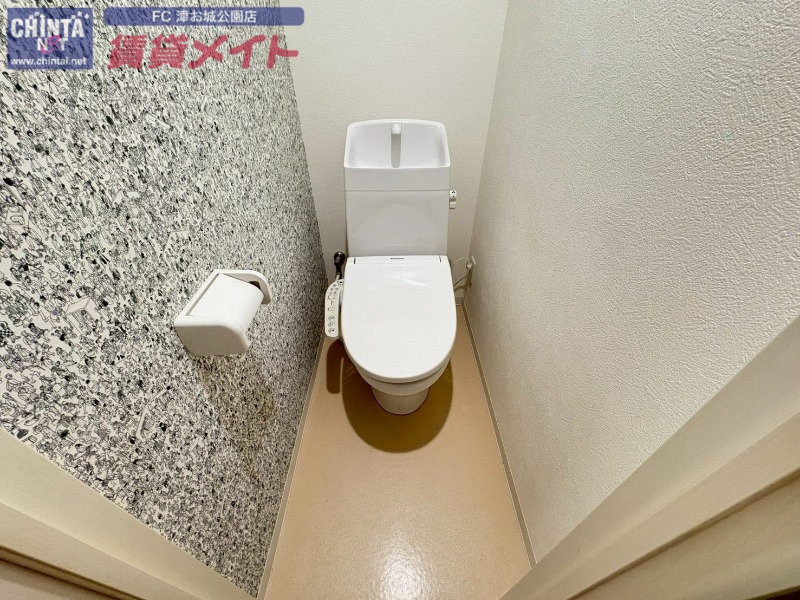 トイレ　同じ物件、別部屋の写真です