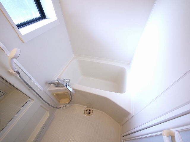 バス・シャワールーム　落ち着いた空間のお風呂です