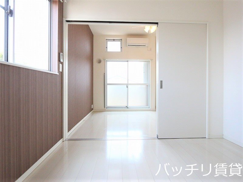 バルコニー　別号室タイプの為、現状を優先致します。