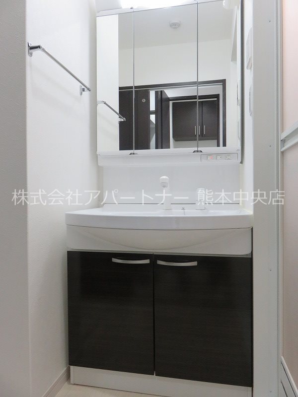 洗面設備　嬉しい♪三面鏡の洗面化粧台♪