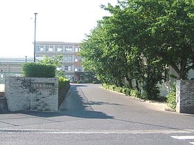 中学校　伯耆町立岸本中学校（中学校）まで798m