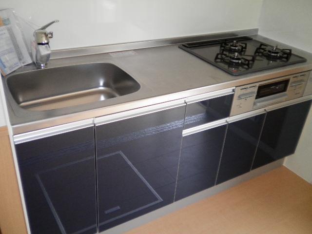 キッチン　３口コンロでお料理もラクラク