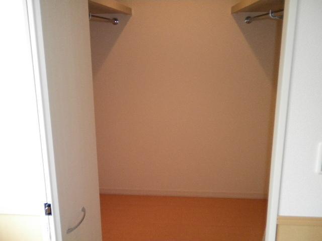 収納　収納豊富なウォークインクローゼット