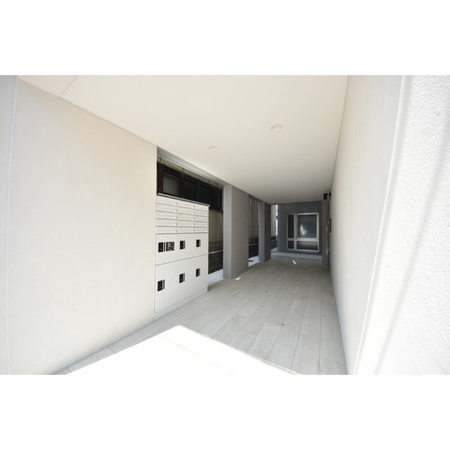 エントランス　明るい室内です