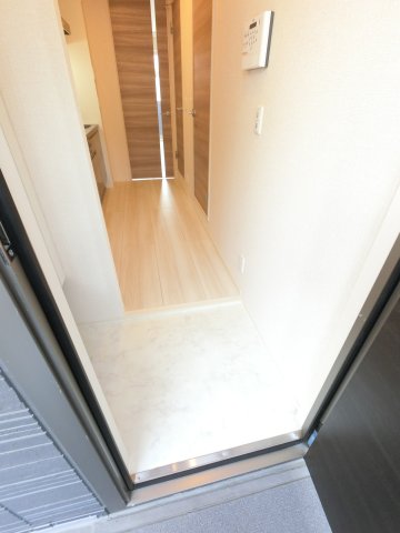 玄関　同タイプ・別物件写真のため、イメージ写真になります。