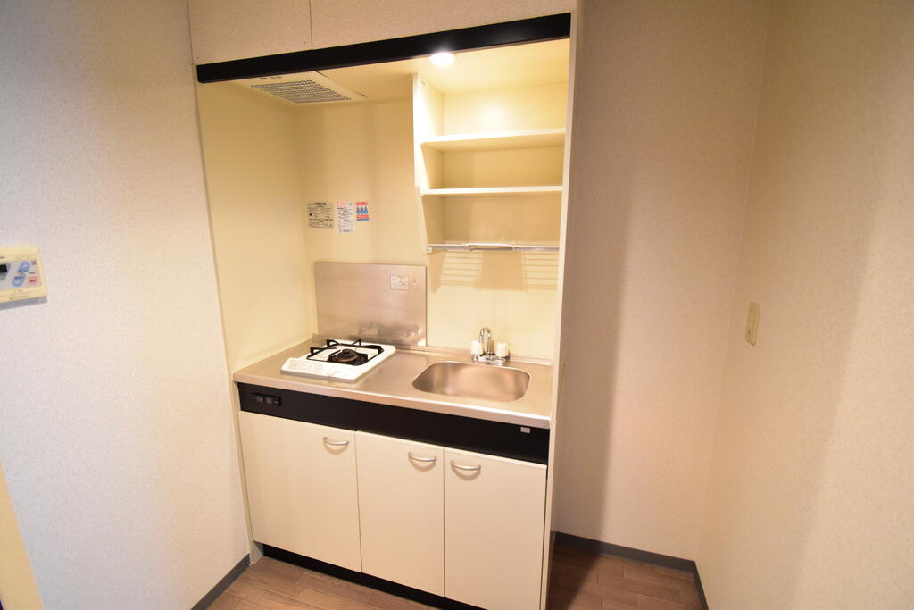 キッチン　※同建物の別のお部屋の写真です。