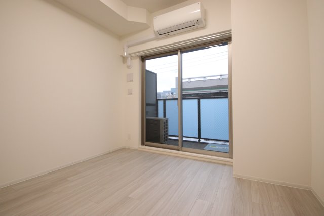 居室・リビング　※同建物内別室の参考写真です