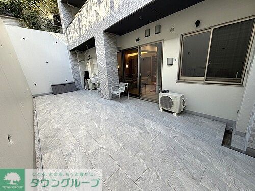 その他　テラス（退去前）※家具・什器は撤去いたします。