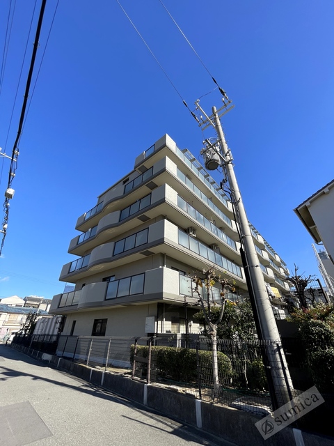 建物外観　シンプルさとデザイン性を兼ね合わせた外観