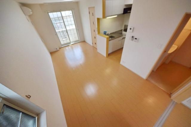 その他部屋・スペース　南西向きで明るいリビング