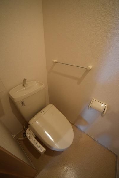 トイレ　温水洗浄便座付き