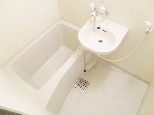 バス・シャワールーム　★清潔感のあるバスルームです★