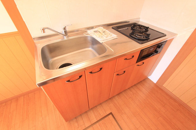 キッチン　コンパクトなキッチンで掃除もラクラク