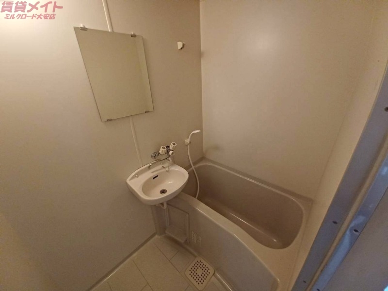 バス・シャワールーム　別部屋参考写真です。