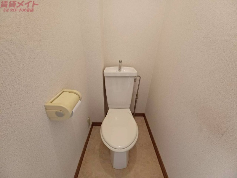 トイレ　別部屋参考写真です。