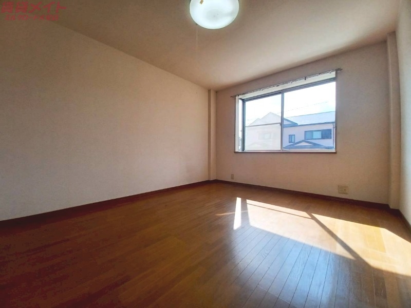 居室・リビング　別部屋参考写真です。