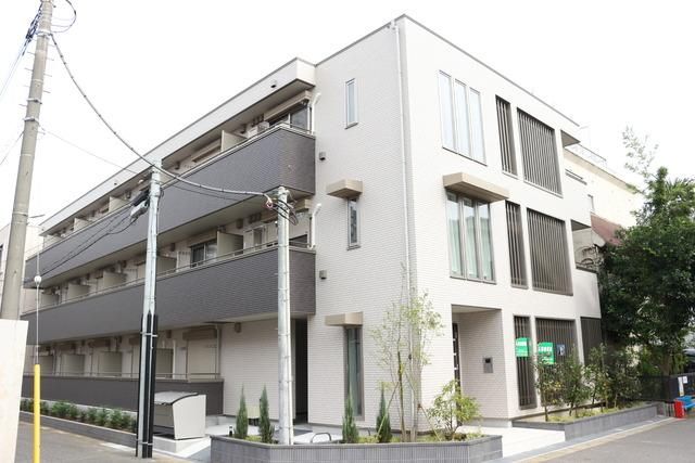 建物外観　エントランス脇に植栽