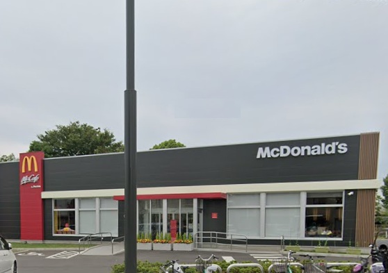 飲食店　マクドナルド 多摩堤通り喜多見店（飲食店）まで603m