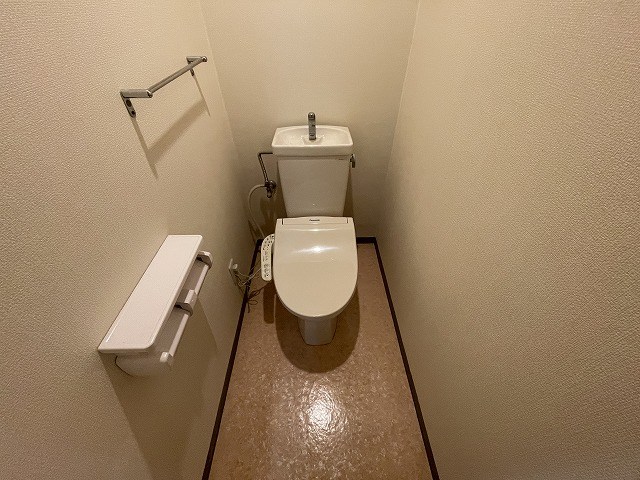 トイレ　※同タイプの間取りのお写真となります。