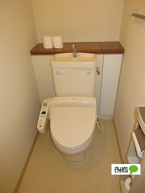 トイレ　温水洗浄便座