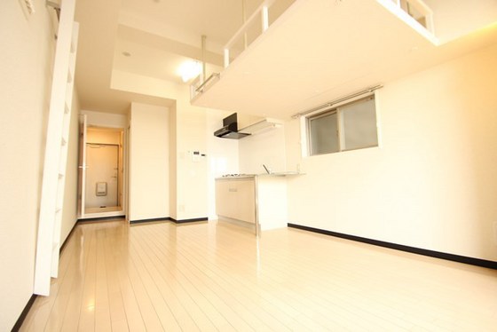 居室・リビング　＊別号室の写真です