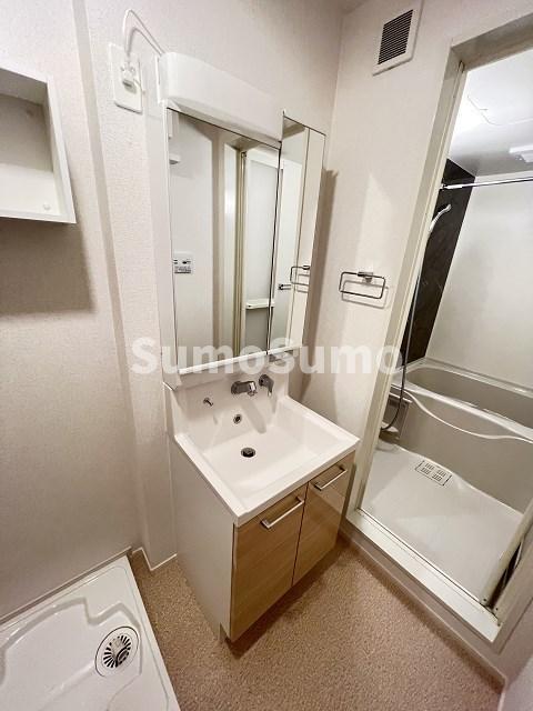 洗面設備　脱衣スペースもあります