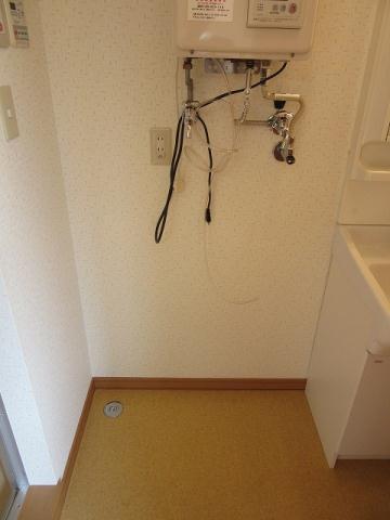 洗面設備　明るい洗面所です