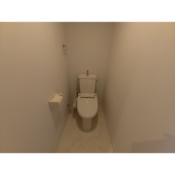 トイレ　宅配ロッカー