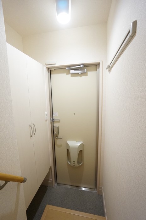 玄関　トールタイプのシューズボックス付き