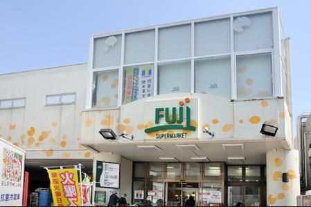 スーパー　（参考）Ｆｕｊｉ用賀（スーパー）まで775m