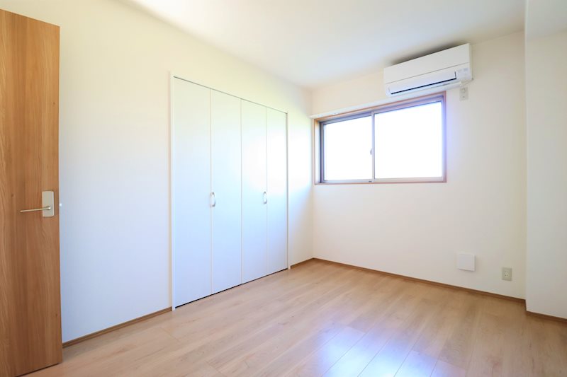 その他部屋・スペース　南側北側洋間は仕切りドアで繋がっています。