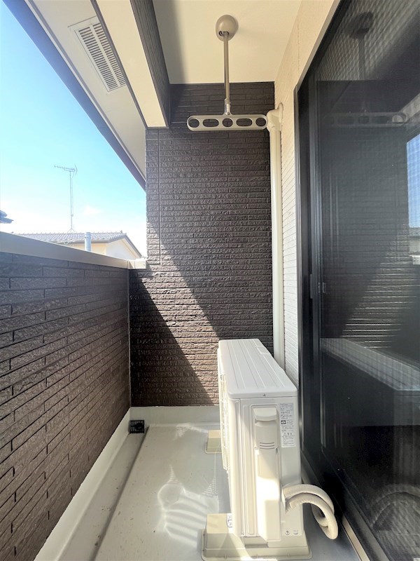 バルコニー　南向き住戸のため日当たり良好。