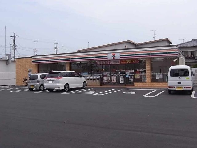 コンビニ　セブンイレブン浜松初生西店（コンビニ）まで400m