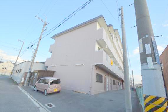 建物外観　存在感のある外観は落ちついた色合いで、堂々としていますね。