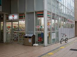 コンビニ　セブンイレブン小倉香春口店（コンビニ）まで211m