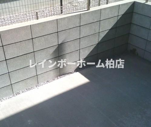 バルコニー　バルコニーからの眺めを楽しみながら食事をしませんか