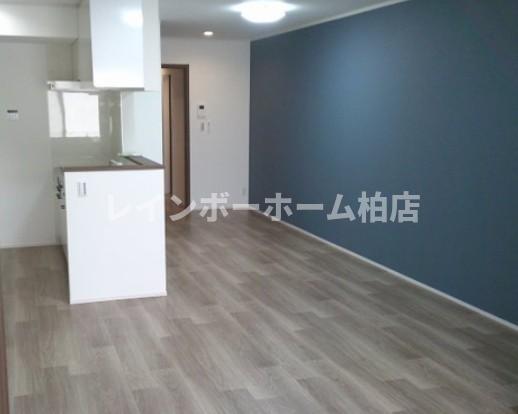 居室・リビング　こちらの居間で趣味の時間をお楽しみください