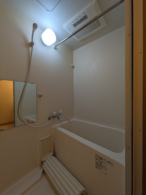 バス・シャワールーム　バス・トイレ別です♪※清掃前です。