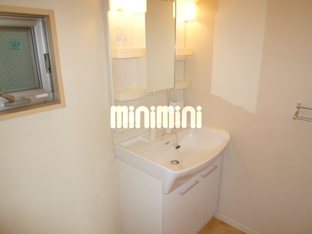 洗面設備　シャワー付洗面化粧台