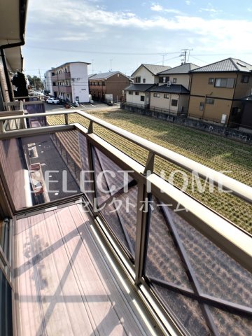 バルコニー　外からの目が気にならないバルコニーで洗濯物が干せます 同型タ