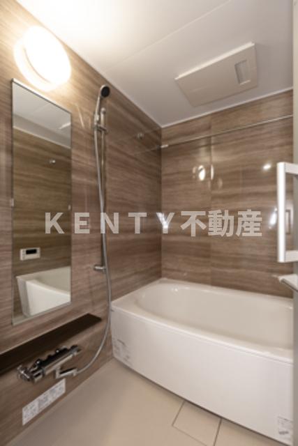 バス・シャワールーム　落ち着いた空間のお風呂です