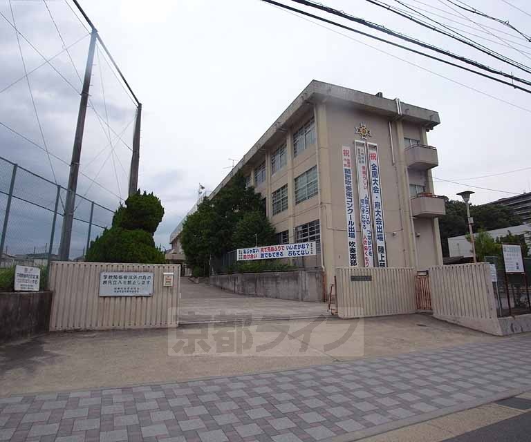 中学校　精華中学校（中学校）まで555m