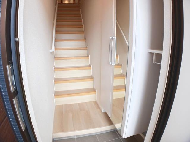 玄関　同シリーズ物件の写真になります。