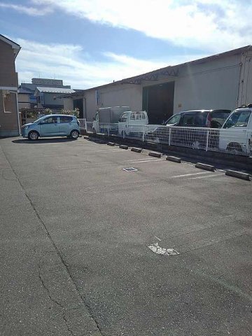 駐車場　駐車場に車を止められます